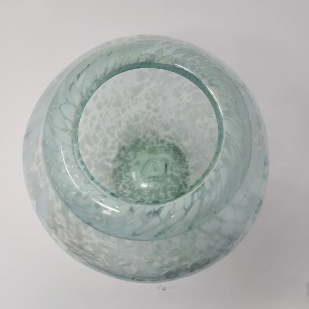 Unbranded glass confetti